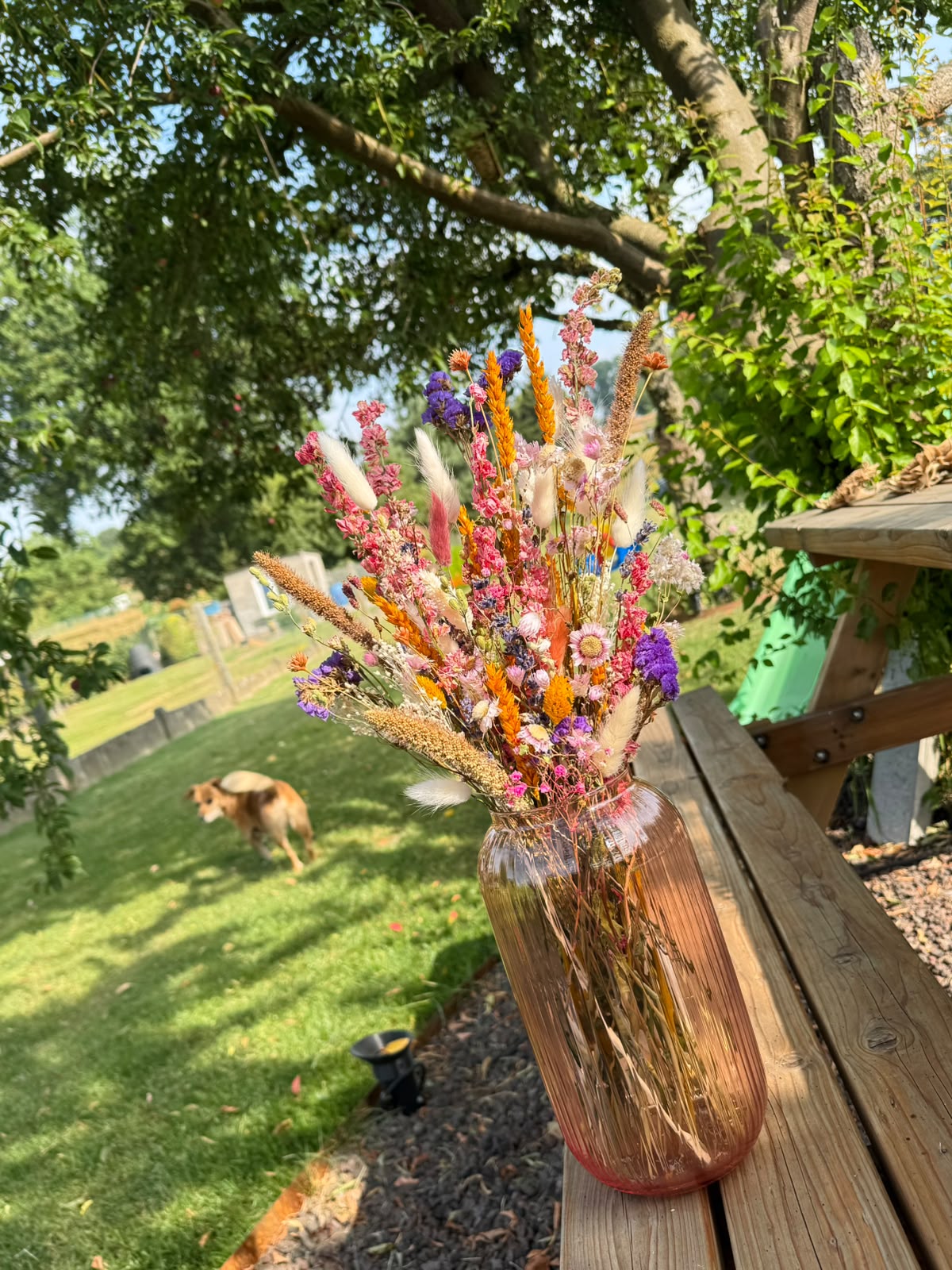 Grote vaas met droogbloemen