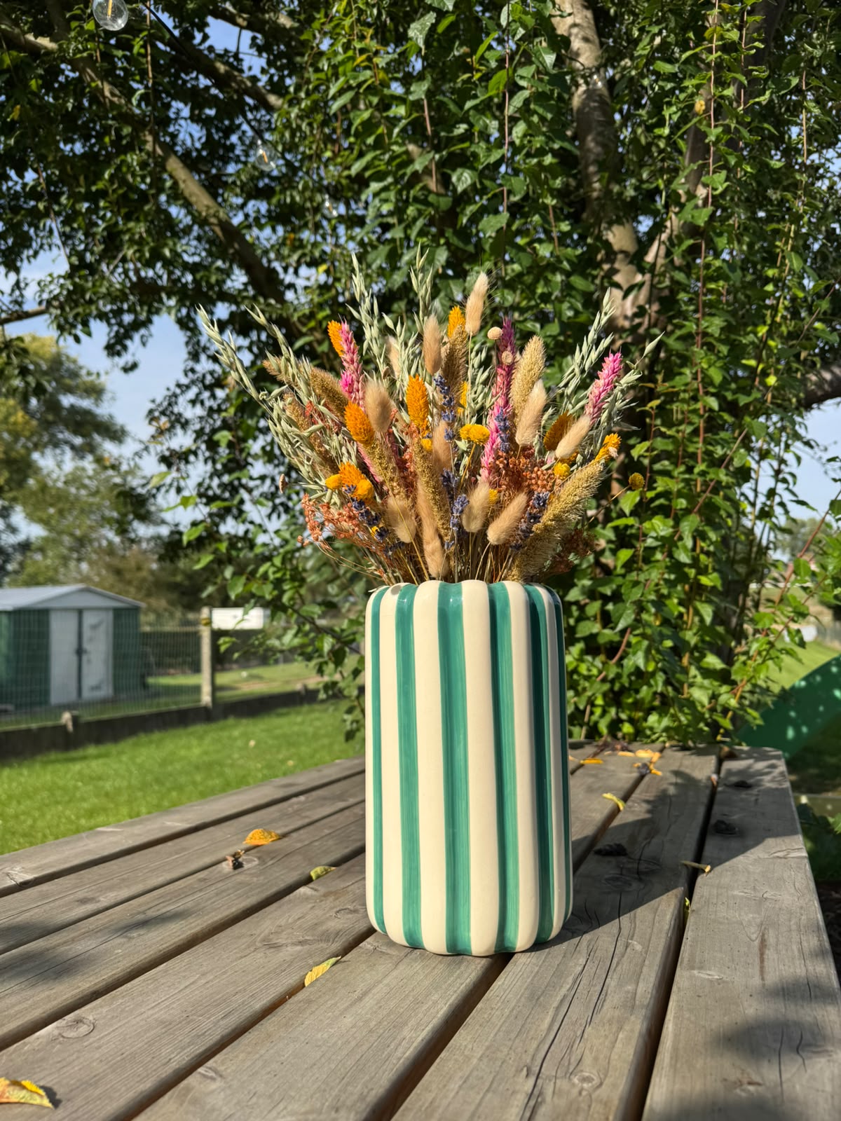 Grote vaas met droogbloemen